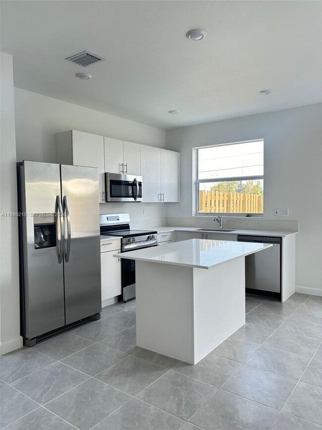 Building Photo - 29228 SW 163rd Ct