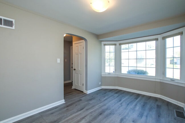 Photo - 5815 N Canfield Ave