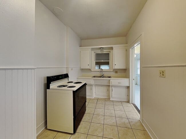 Photo - 3333 W 6th St