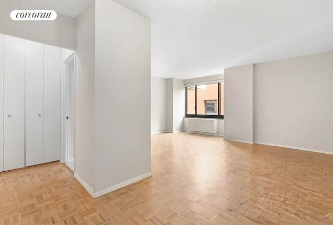 Photo - 200 Rector Pl