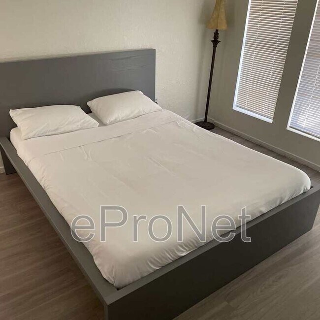 Photo - 4650 Koval Ln