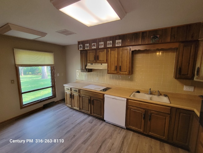 Photo - 9700 W 9th St N