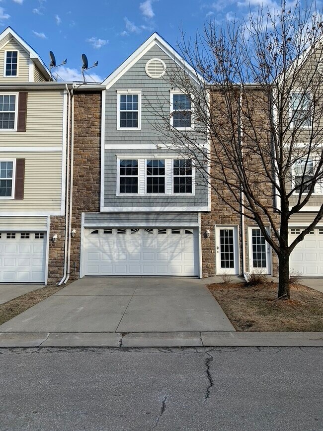 Outside View - 387 NE Kingwood