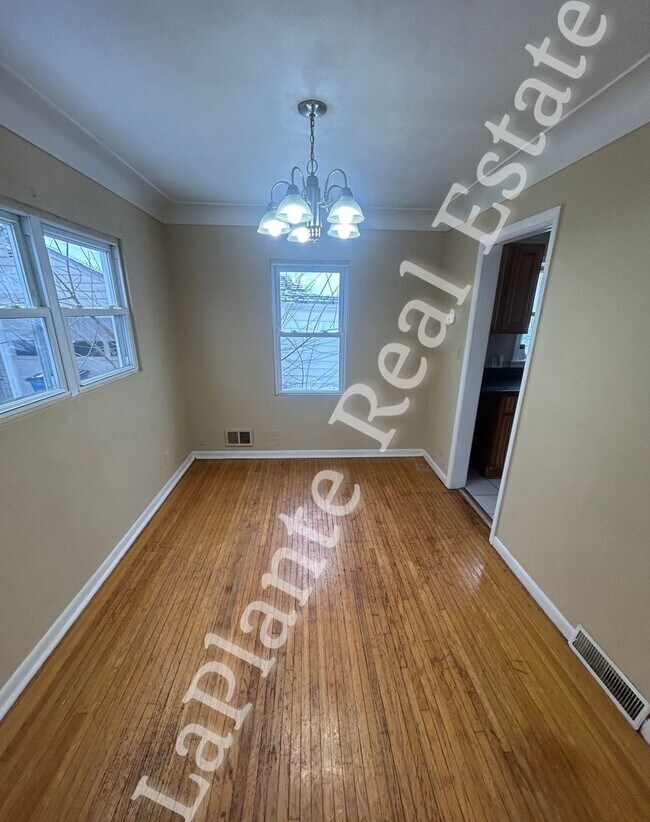 Photo - Charming 3-bedroom in North Toledo, on the west side of I-75