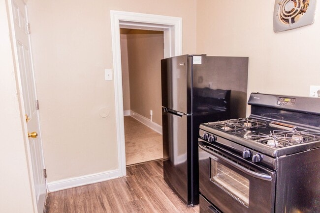 Photo - 1019 W Leigh St Unit Apt #1st Fl