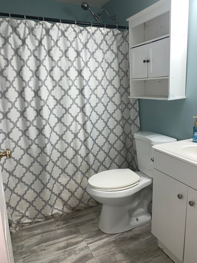 Bathroom - 23 Lownds Dr Unit # 23