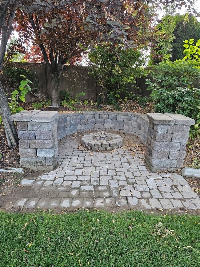 Photo - Townhouse located near Canyon Rim Parkway ...