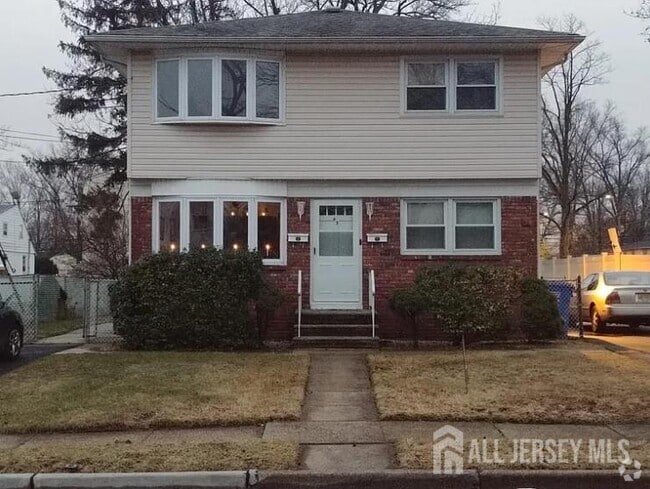 Building Photo - 43 E 1st St Rental