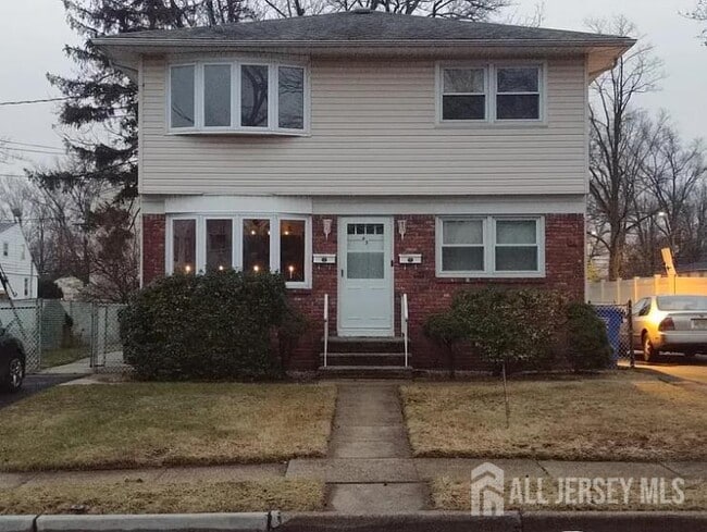 Building Photo - 43 E 1st St Rental