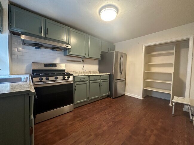 Building Photo - 917 Ellsworth St Unit 2