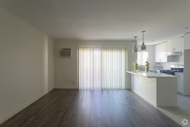 Lving Room - Tarzana Terrace Apartments