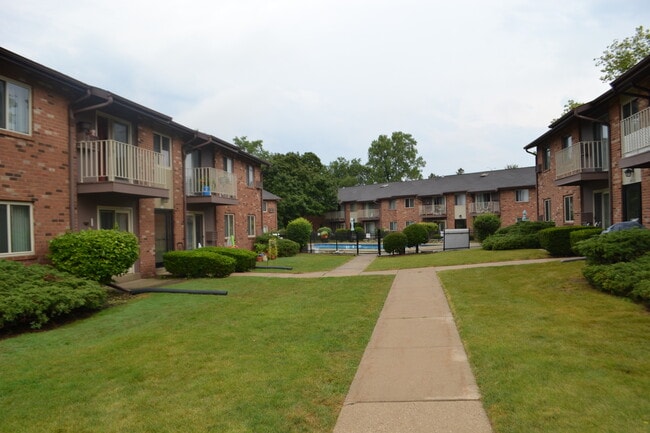 Quail Hollow Apartments