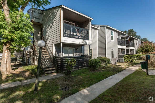 Building Photo - Silvermine