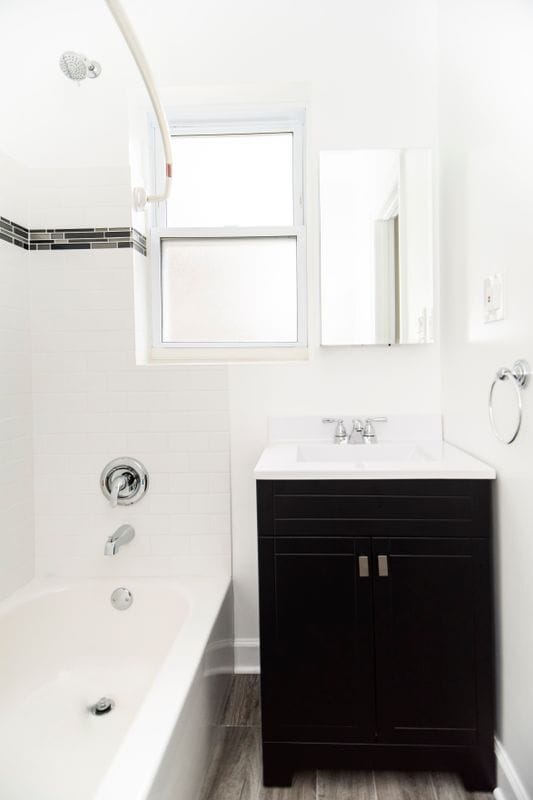 Photo - 646 W Roscoe St