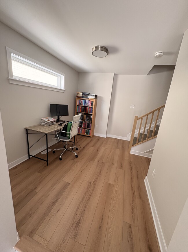 Photo - 909 Roger Griffiths Av