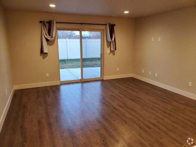 Building Photo - 2 bedroom in Billings MT 59105 Rental