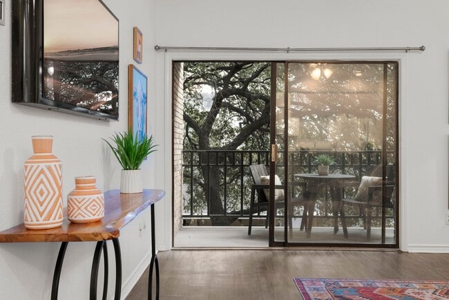 Photo - 1/1 Apartment Walking Distance to UT Unit 214