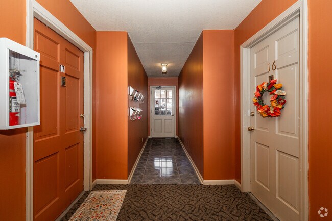 1BR, 1BA - 850SF - Hallway