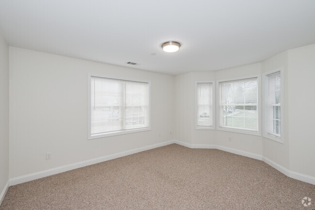 2BR, 2BA - 977SF - Primary Bedroom