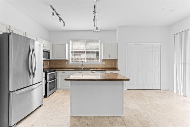 18120 Palm Breeze Dr