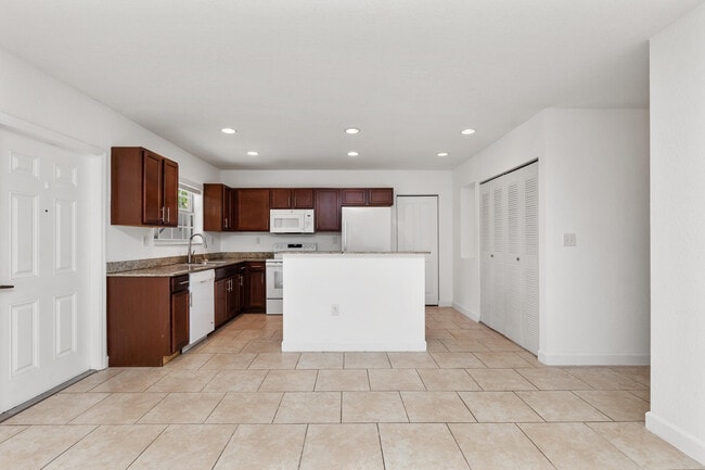 Building Photo - 3525 NW 114th Ln Unit 3529