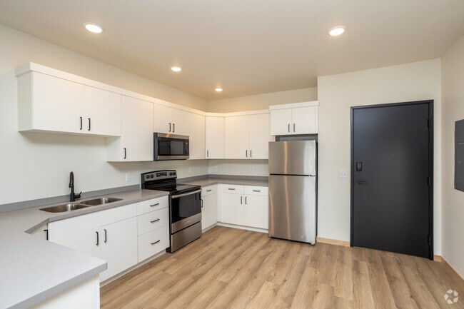 3BR, 2BA - 1,296SF - Kitchen - The Radius, Tea SD