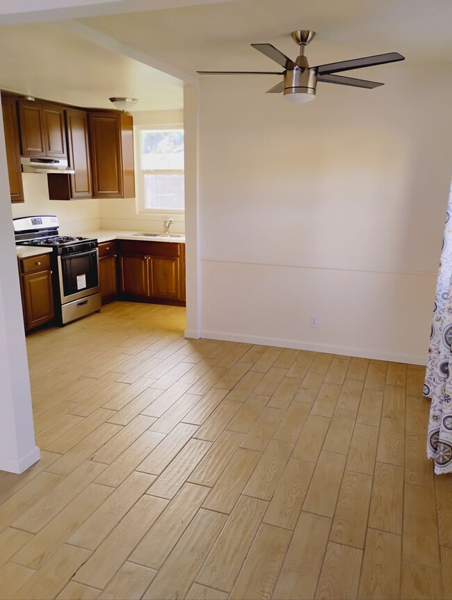 Photo - 18924-18934 Gault Street Unit 18924