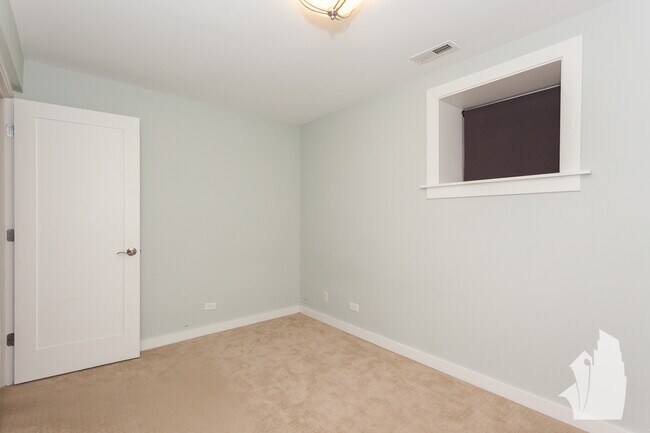 Photo - 820 W Newport Ave Unit 1R