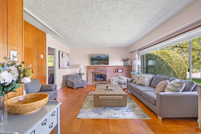 Building Photo - 2694 W King Edward Ave