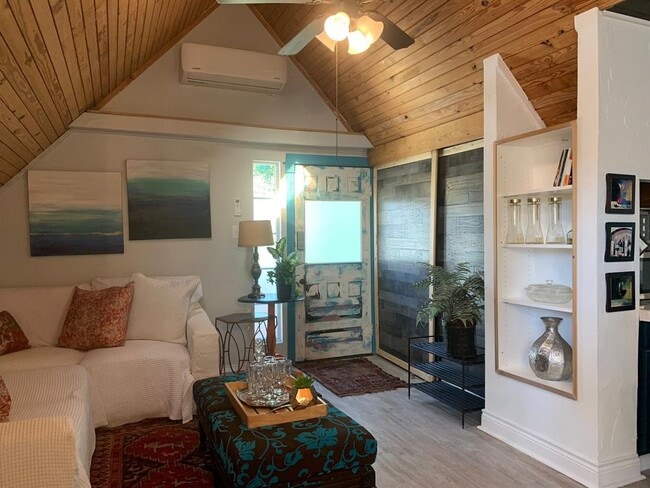 Photo - 1005 Romeria Dr Townhome