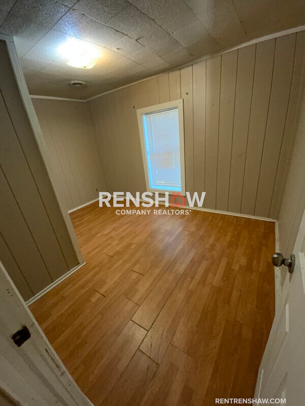 Photo - 180 Ross Ave