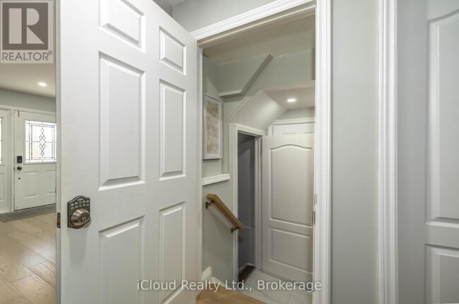 Photo - 2362 Proudfoot Trail