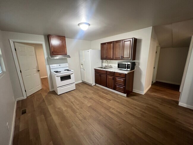 Photo - 828 W Scott Ave