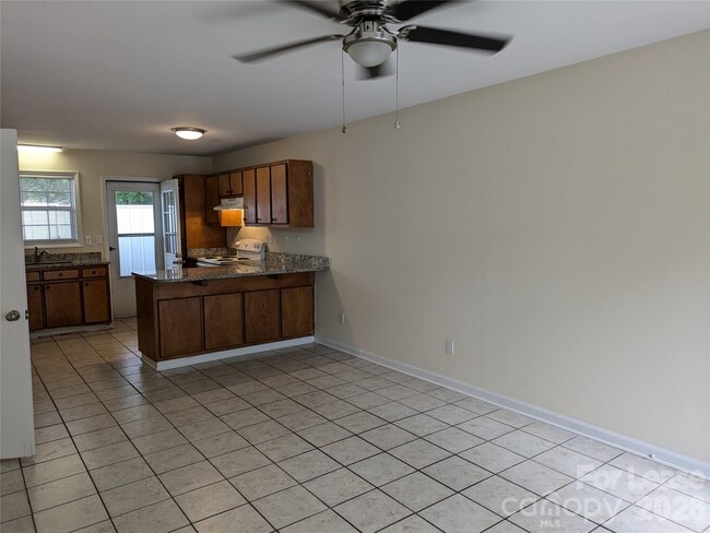 Photo - 252 Lytton St