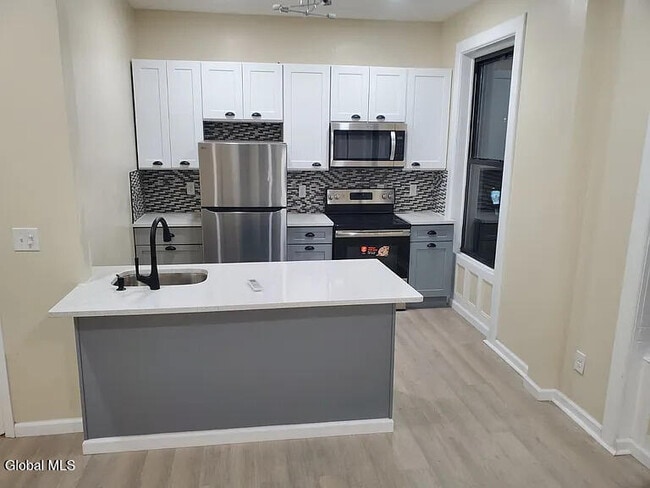 Photo - 170 Washington Ave Unidad 3F