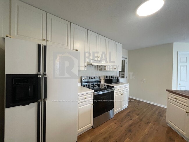 Photo - 425 Ashville Dr