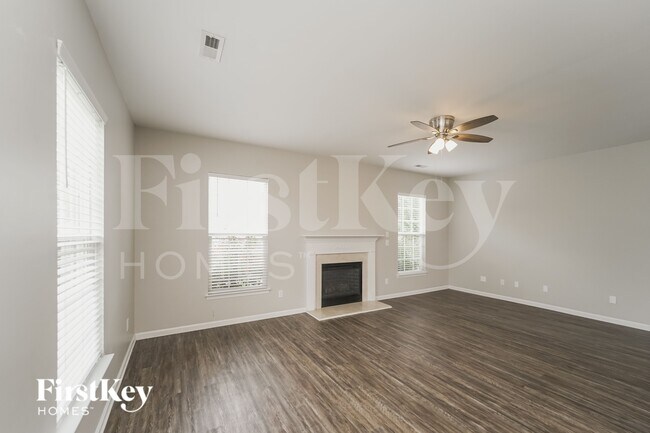 Photo - 5525 Rogers Rd