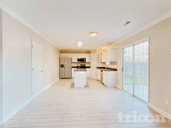 Photo - 3733 Eskdale Dr