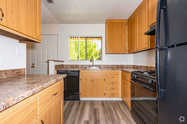2BR, 2BA - 1,118SF - Pine - Kitchen