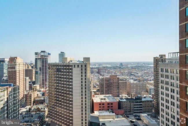 Building Photo - 1420 Locust St Unit 35G Rental