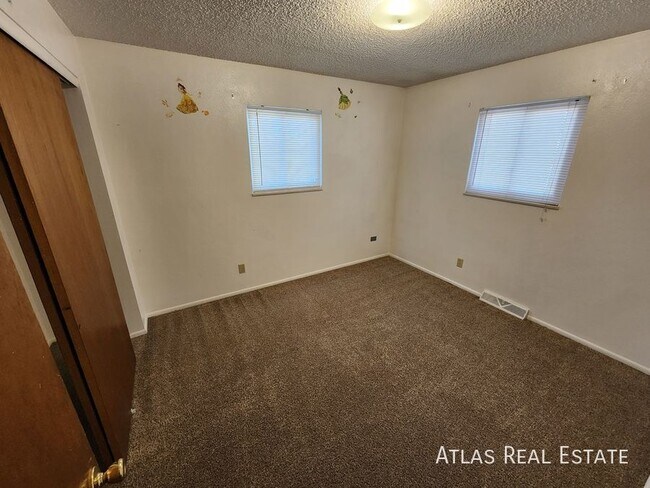 Photo - 115 Campbell St