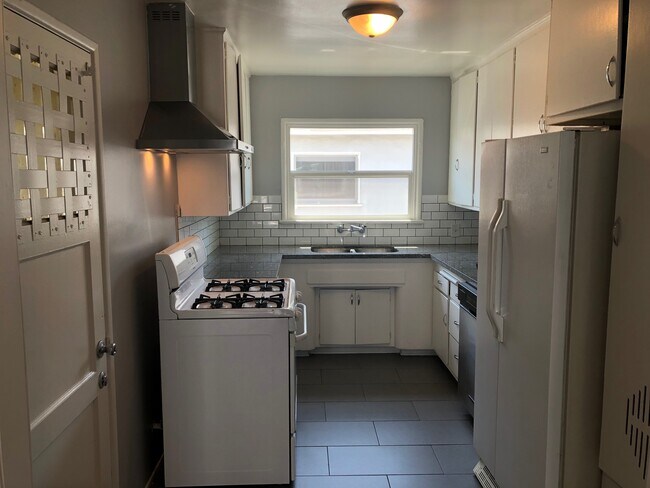 Photo - 5325 Whitsett Ave