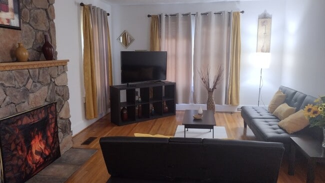 Photo - 765 N 6th St