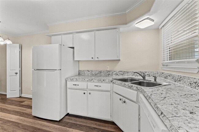 Photo - 102 The Strand Unit False