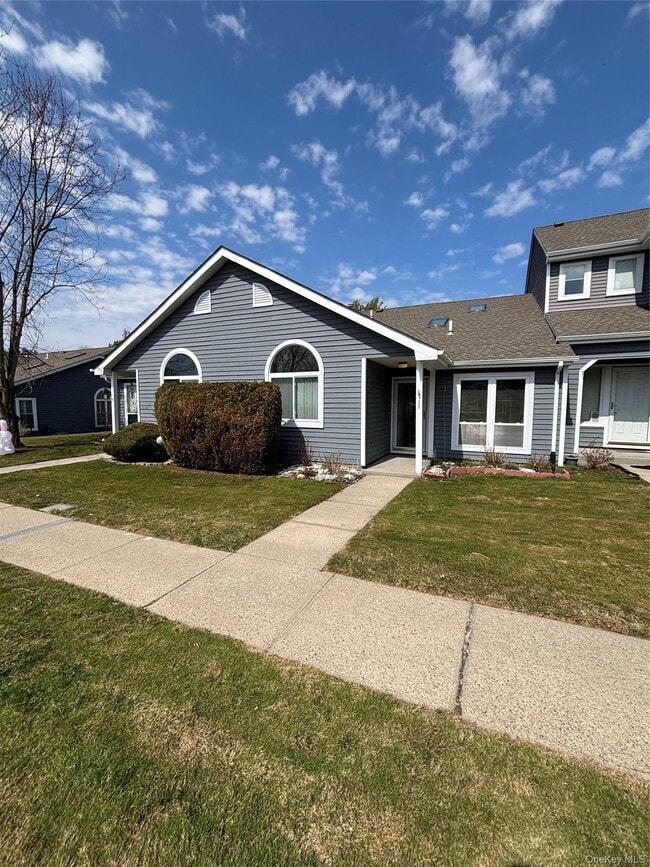 Building Photo - 825 Spring Lake Dr