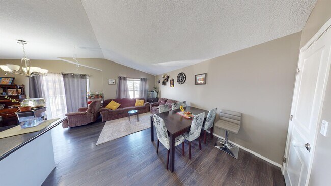 Photo - 12205-12103 103 St