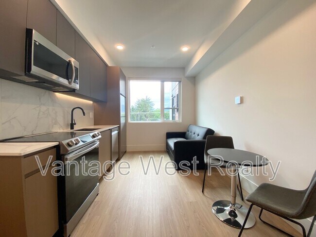 Photo - 720-720 K. L. O. Rd