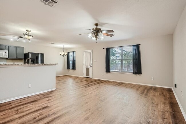 Photo - 221 Almquist St