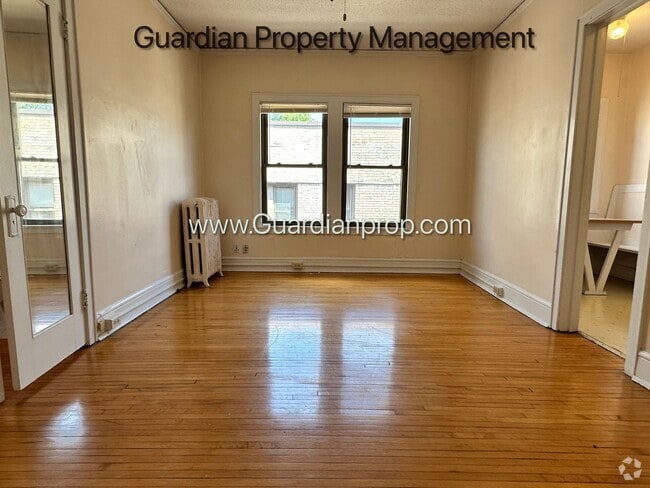 Building Photo - Top Floor Studio Lakes Uptown Apartment, B... Unit #304