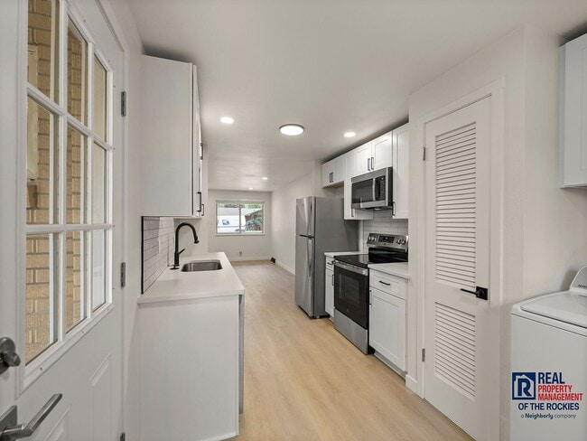Building Photo - Brand New Remodeled Duplex with Fenced Yar... Rental